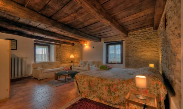 Castello di Montesasso, lantgård i Mercato Saraceno