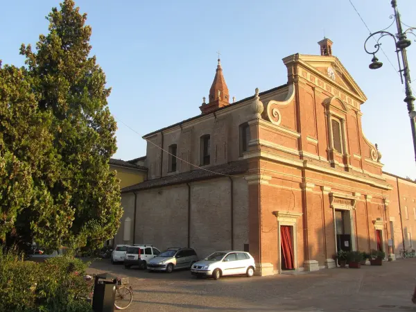 Il luogo: La chiesa di San Matteo, nella frazione di San Matteo della Decima dove si allestisce la mostra di presepi