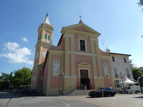 Il luogo: La chiesa dei Santi Nicolò e Agata, nel centro storico di Zola Predosa, vicino alla piazza dove si tiene il presepe vivente