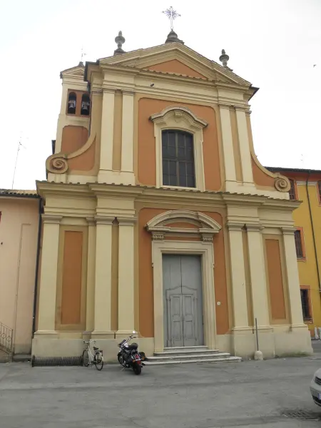 Altra veduta della facciata della Chiesa della Beata Vergine della Cintura, in piazza Garibaldi a San Giovanni in Persiceto