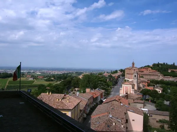 Panorama dalla terrazza del Castello Malatestiano sul centro storico di Longiano.