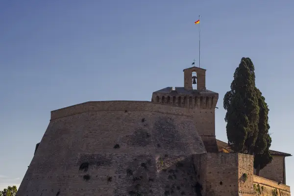 La Rocca di Meldola vista dal basso