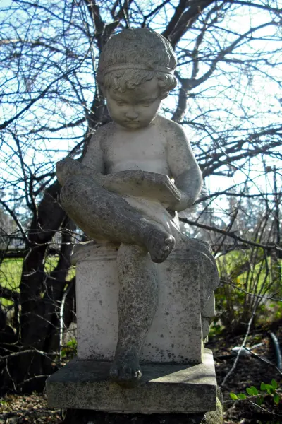 Il luogo: Il Giardino degli Angeli di Castel San Pietro Terme, dove ogni anno viene allestito il presepe di Gianni Buonfiglioli
