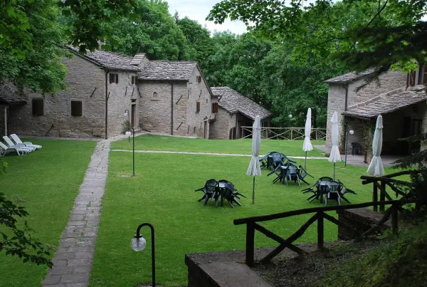Veduta della Badia di Sasso, nel territorio di Corniolo, frazione di Santa Sofia.