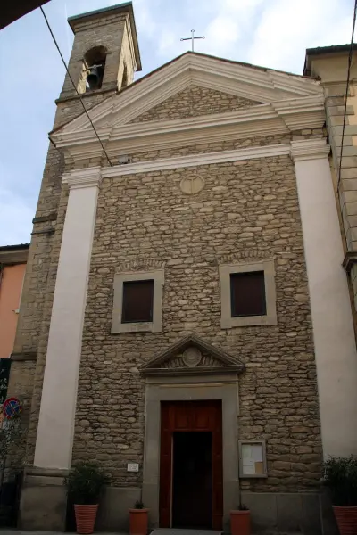 Il luogo: Esterno del Santuario della Beata Vergine del Sangue a Portico di Romagna, una delle chiese dove si allestiscono i presepi