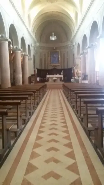 La navata centrale della basilica che ospita il presepe animato