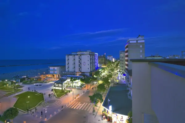 Il luogo: Il lungomare serale di Gatteo Mare, la località dove si allestisce il presepe
