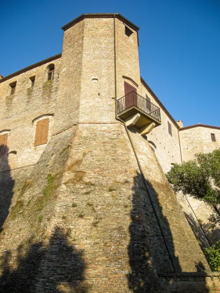 Il luogo: La Rocca Malatestiana, nel centro storico di Santarcangelo di Romagna