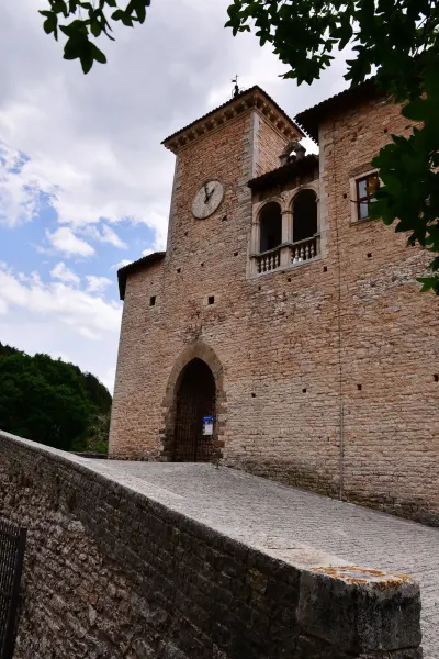 Il Castello Brancaleoni, ai piedi del quale si conclude il percorso del presepe vivente