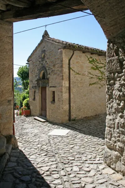 Veduta del borgo medievale di La Scola