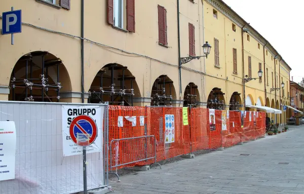 Case storiche su Piazza Andrea Costa, nel centro di Pieve di Cento