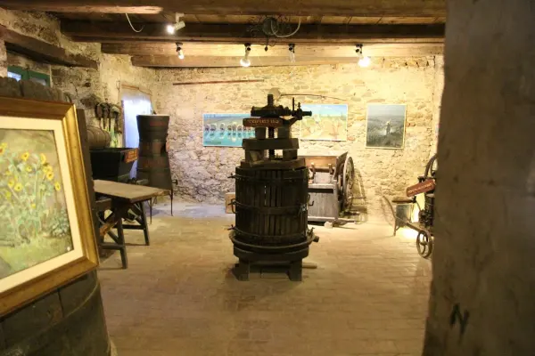Ambiente sotterraneo del museo della civiltà del vino nella cantina