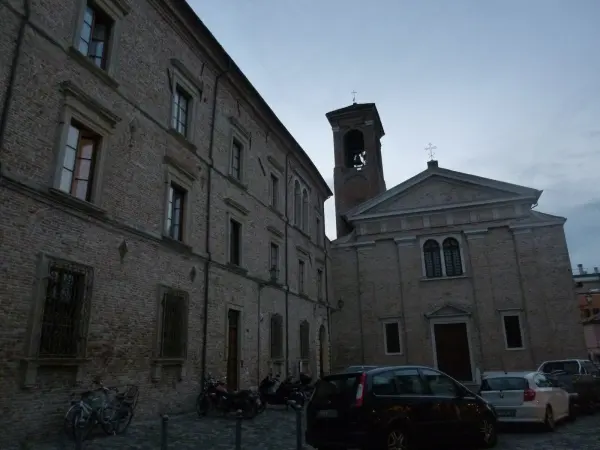 Il luogo: La chiesa di San Giuliano Martire, nel borgo dove si svolge il presepe vivente