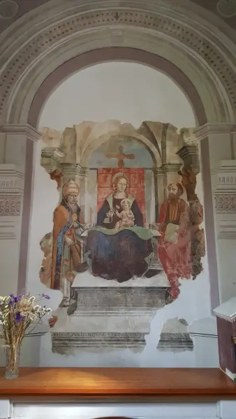 Il luogo: Scorcio del borgo di Poggio alla Lastra, nei dintorni del Palazzo del Capitano