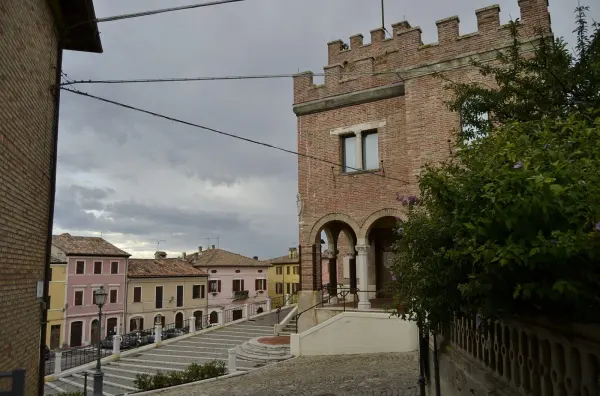Il luogo: Il castello e le mura di Mondolfo, cornice del percorso del presepe vivente
