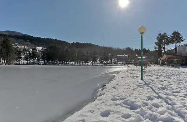 Il lago di Acquapartita d'inverno, vicino a Bagno di Romagna