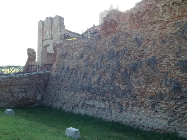 Le mura del Castello Malatestiano di Coriano, scenario della rievocazione
