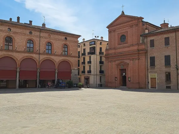 Veduta di piazza Matteotti, sede del presepe allestito dai volontari della Cattedrale
