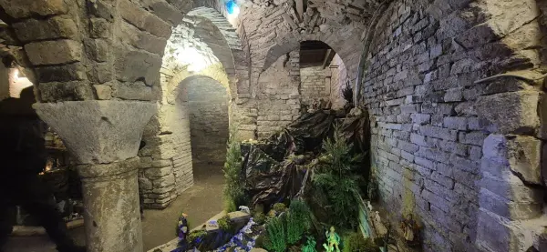 Presepe nella cripta della Pieve di Corleto