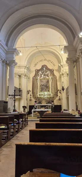 Interno della Pieve di Corleto, dove si trova la cripta del presepe