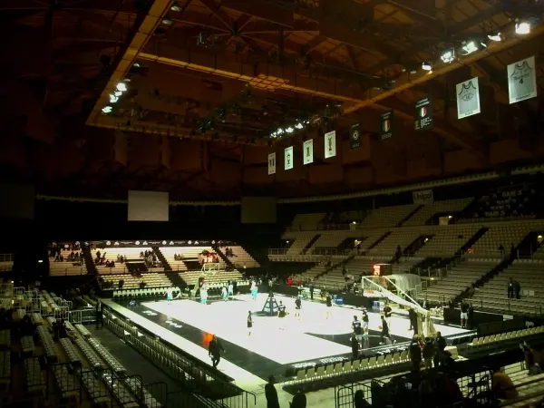 Il luogo: Unipol Arena