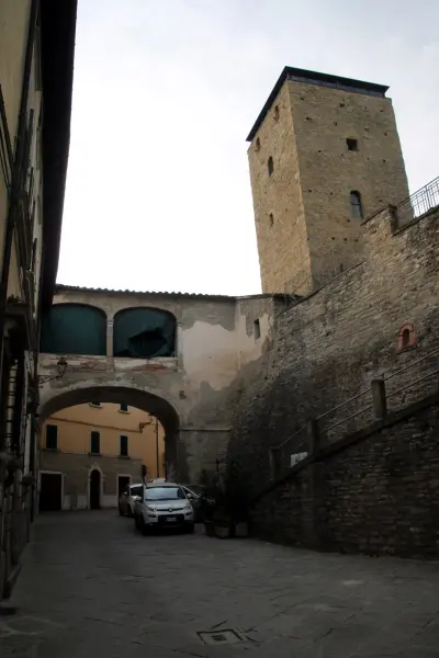 Il luogo: Portico e San Benedetto
