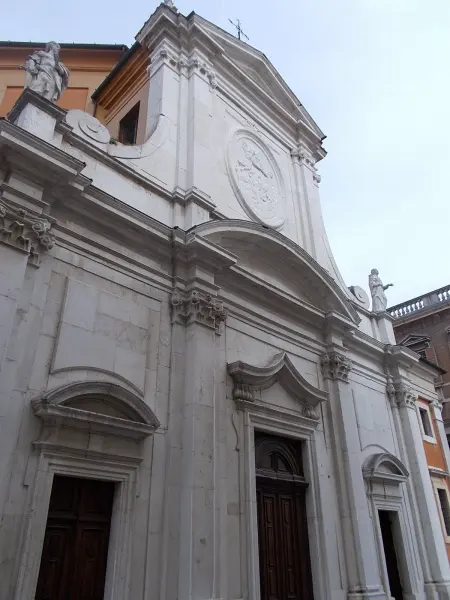Altra veduta esterna della Chiesa del Suffragio, sede del presepe.