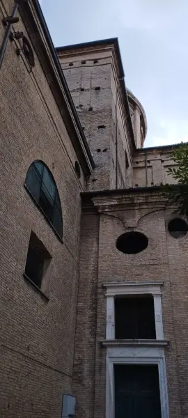 La facciata della Cattedrale di Ravenna, dove ogni anno viene allestito il presepe