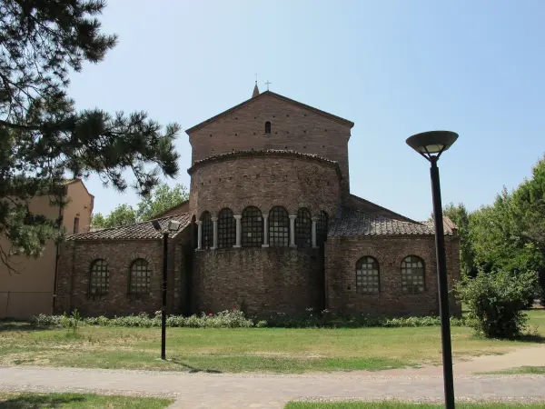 Esterno della basilica, abside e pastoforia