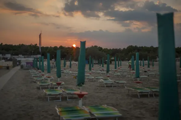 Tramonto sulla spiaggia di Marina di Ravenna