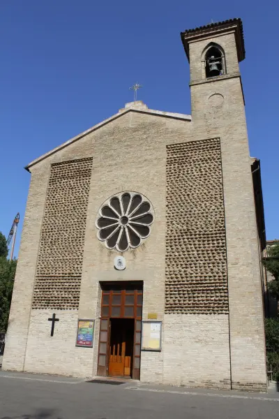 Il luogo: Facciata esterna della Chiesa Arcipretale di San Biagio, via Chiesa 7, punto di partenza del presepe itinerante