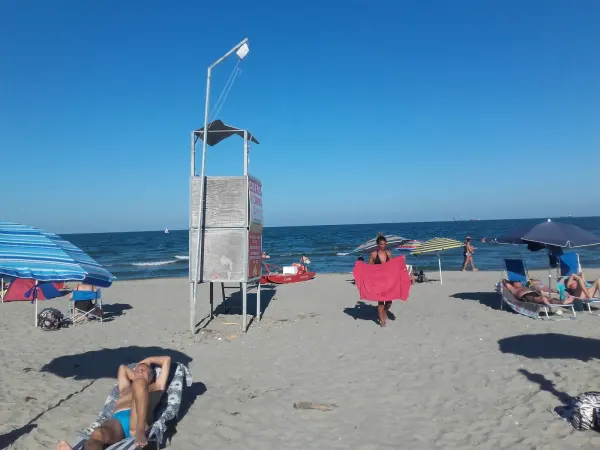 Il luogo: La spiaggia di Marina Romea, la frazione costiera dove si allestisce il presepe