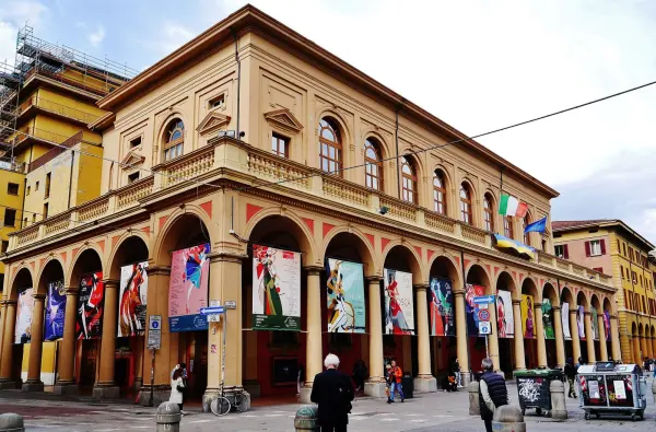 Il luogo: Teatro Comunale - Foyer Rossini