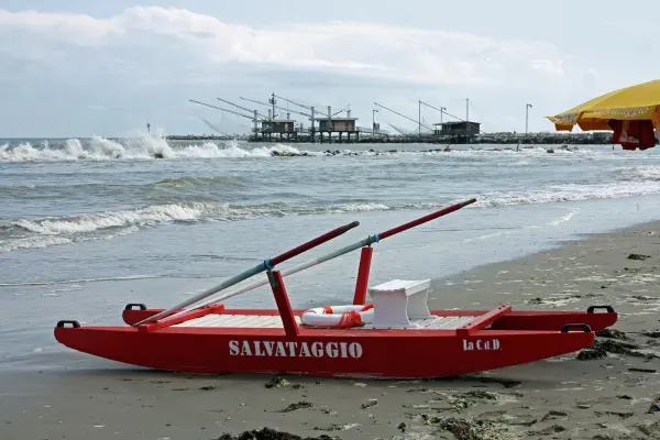 I tradizionali bilancioni da pesca sul molo di Porto Garibaldi