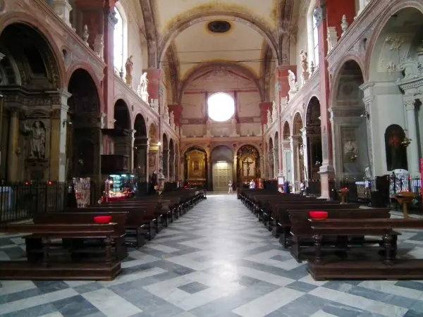 Interno della basilica di San Giacomo Maggiore, dove è allestito il presepe
