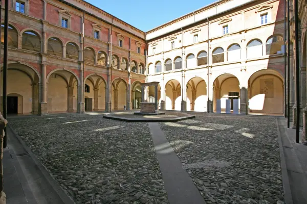 Il chiostro del complesso monumentale di San Giovanni in Monte