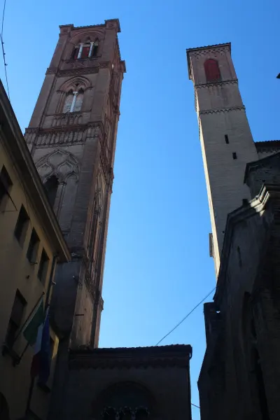 La torre campanaria della Basilica di San Francesco a Bologna