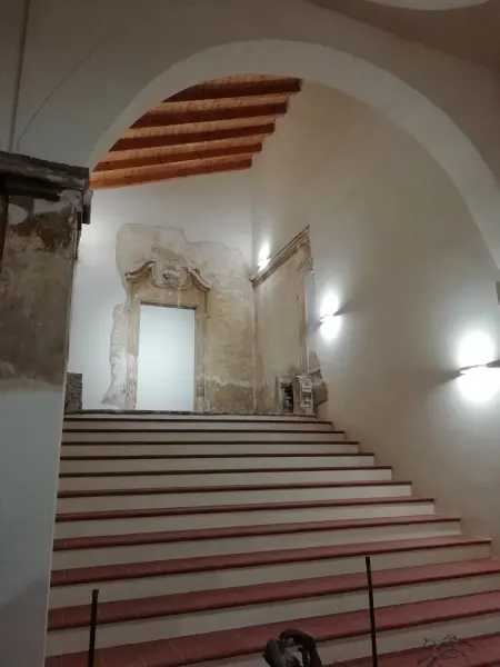 Interno di villa Davia, a Colle Ameno