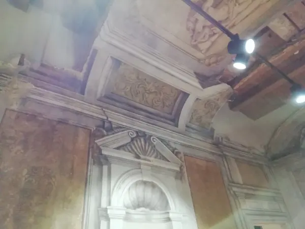 Una delle sale interne di villa Davia