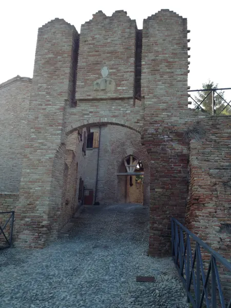 La porta del castello di Coriano