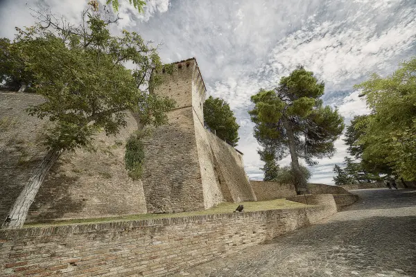 Le mura di Montegridolfo