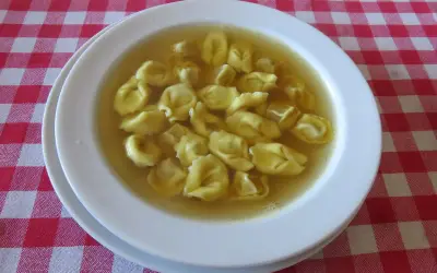Cappelletti in brodo