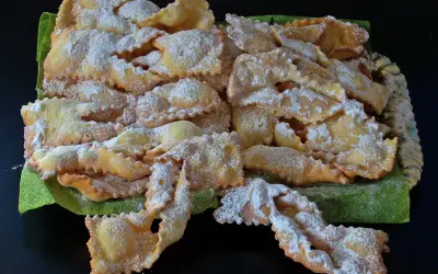 Sfrappole con lo zucchero a velo