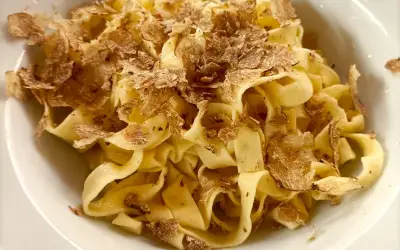 Pasta all'uovo con il tartufo a lamelle