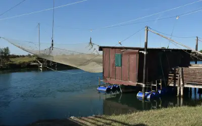 Un padellone con la rete stesa vicino al Capanno Garibaldi, Marina Romea