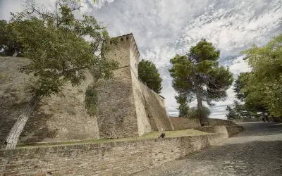 Le mura di Montegridolfo
