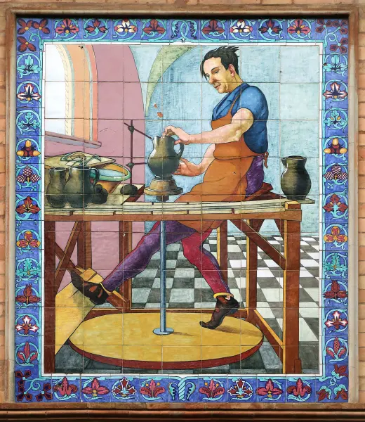 Ceramista al tornio, insegna in maiolica del 1923, viale Baccarini, Faenza
