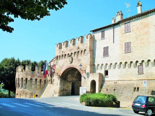 Porta Nuova e le mura di Corinaldo