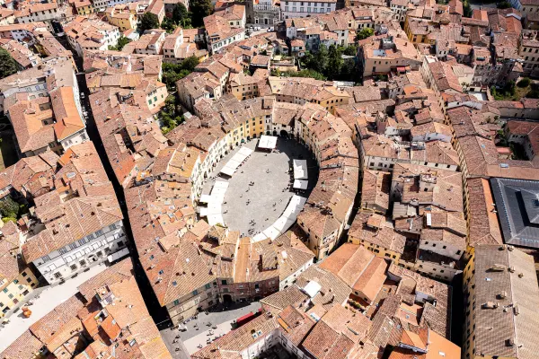 Piazza dell'Anfiteatro, Lucca