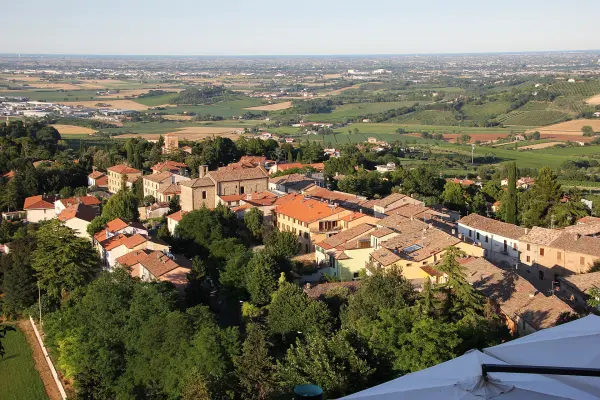 Bertinoro e le sue colline viste dall'alto